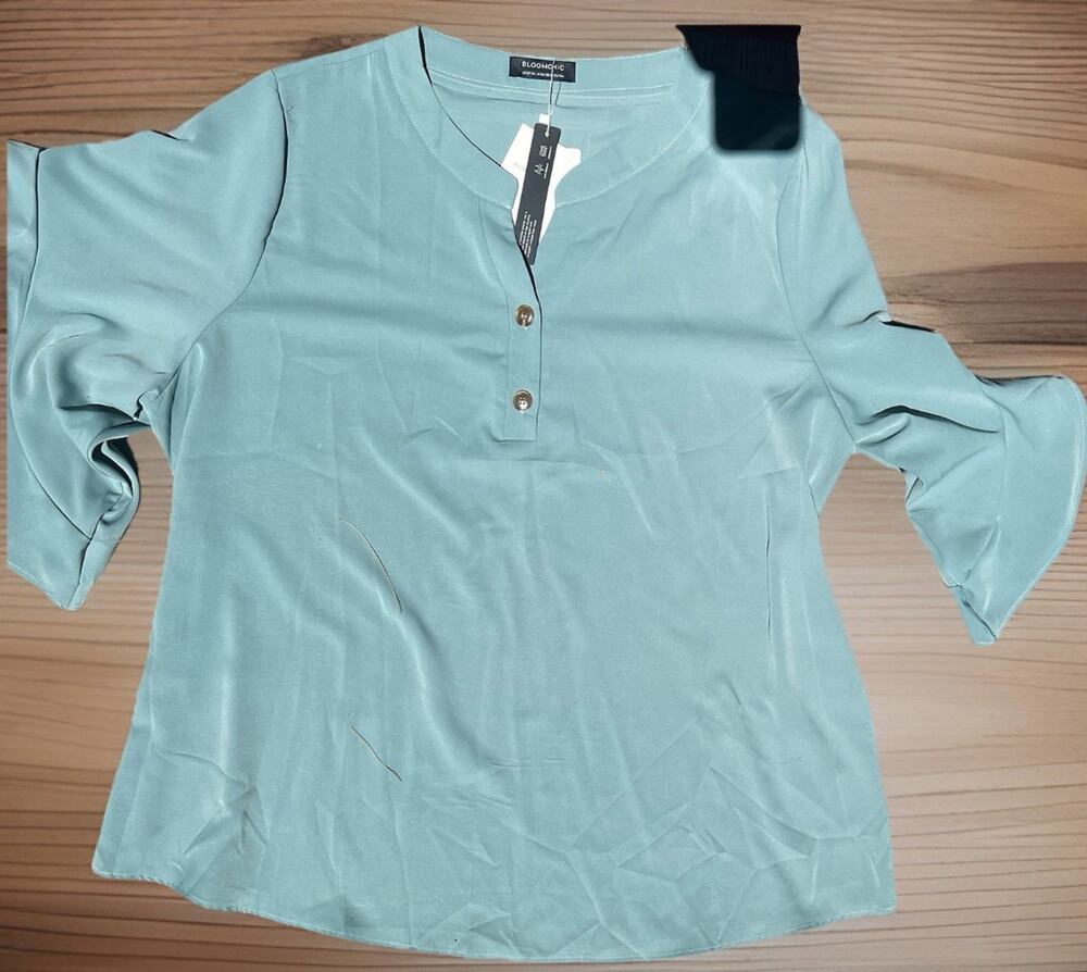Bloom Chic 22/24 Sage Green V-Neck Bell Sleeve Flowy Blouse NWT